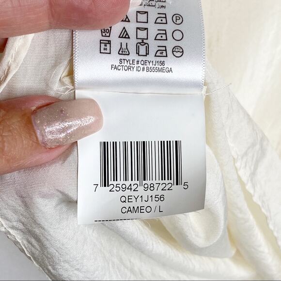 BCBGeneration Cream Collared Button Down Tank Blouse Size Large - Picture 4 of 6